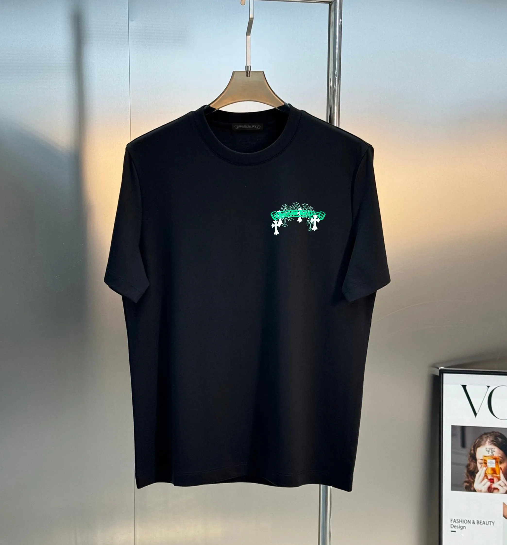 🅿️190 Kroxin 2025 new Sanskrit couple style short-sleeved T-shirt 🔥High version🔥 Original fabric Digital direct printing technology Same style as Internet celebrity High version High quality😘😘 The fabric is made of 250g Solona cotton fabric. It feels super comfortable, fashionable and personalized. A super versatile and good-looking T-shirt. Very suitable for both men and women. A must-have for everyone. Color: black, white Size: S-xxl